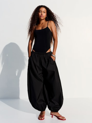 Bershka T-shirtbody i svart