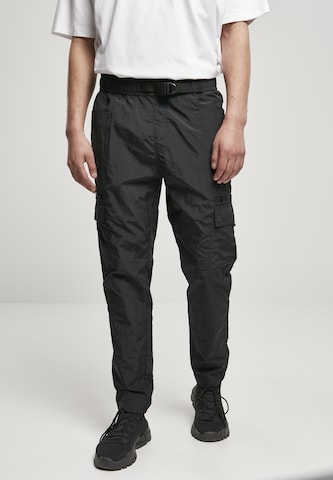 Urban Classics Regular Cargo Pants in Black: front