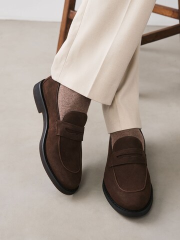 Slipper di Next in marrone