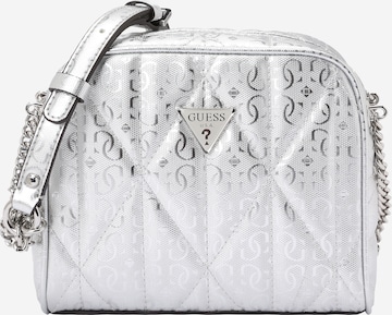 GUESS Umhängetasche 'ALDINA CAMERA CROSSBODY' in Silber: Vorderseite