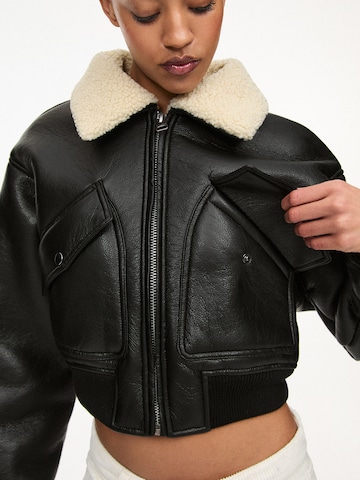 Pull&Bear Jacke in Schwarz