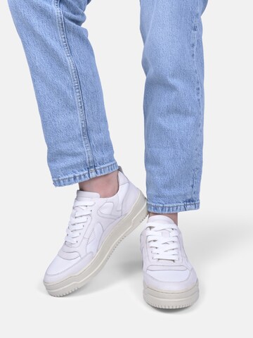 Crickit Platform trainers in White