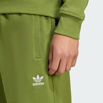 ADIDAS ORIGINALSregular Hlače 'Essentials' - zelena boja