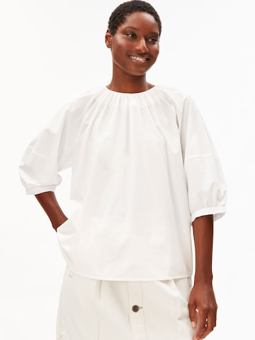 ARMEDANGELS Blouse in Wit: voorkant