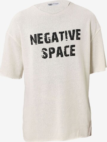 T-Shirt 'Brodiaea' VAMOS CLO en blanc : devant