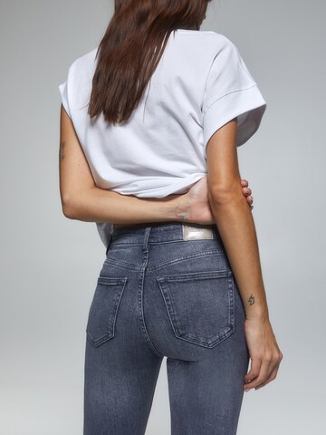 Pull&Bear Flared Jeans in Grijs