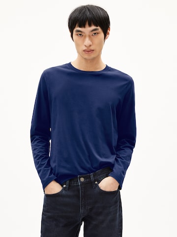 T-Shirt ARMEDANGELS en bleu : devant
