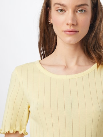 modström - Camiseta 'Issy' en amarillo