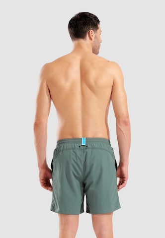 Pantaloncini da bagno 'ADJUSTABLE WAIST BEACH BOXER' di ARENA in verde
