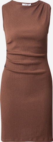 Rochie 'Rosa' de la ABOUT YOU pe maro: față