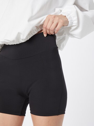 Urban Classics Slimfit Broek in Zwart