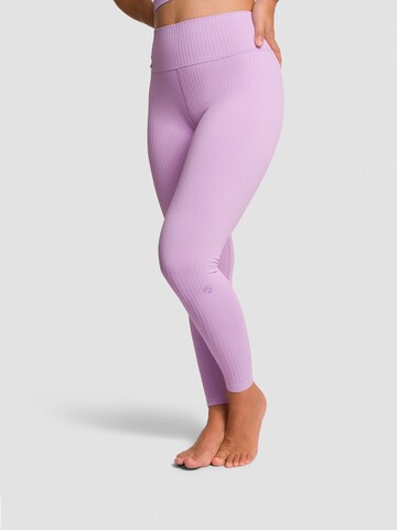 OCEANSAPART - Skinny Calças de desporto 'Elodie' em roxo: frente