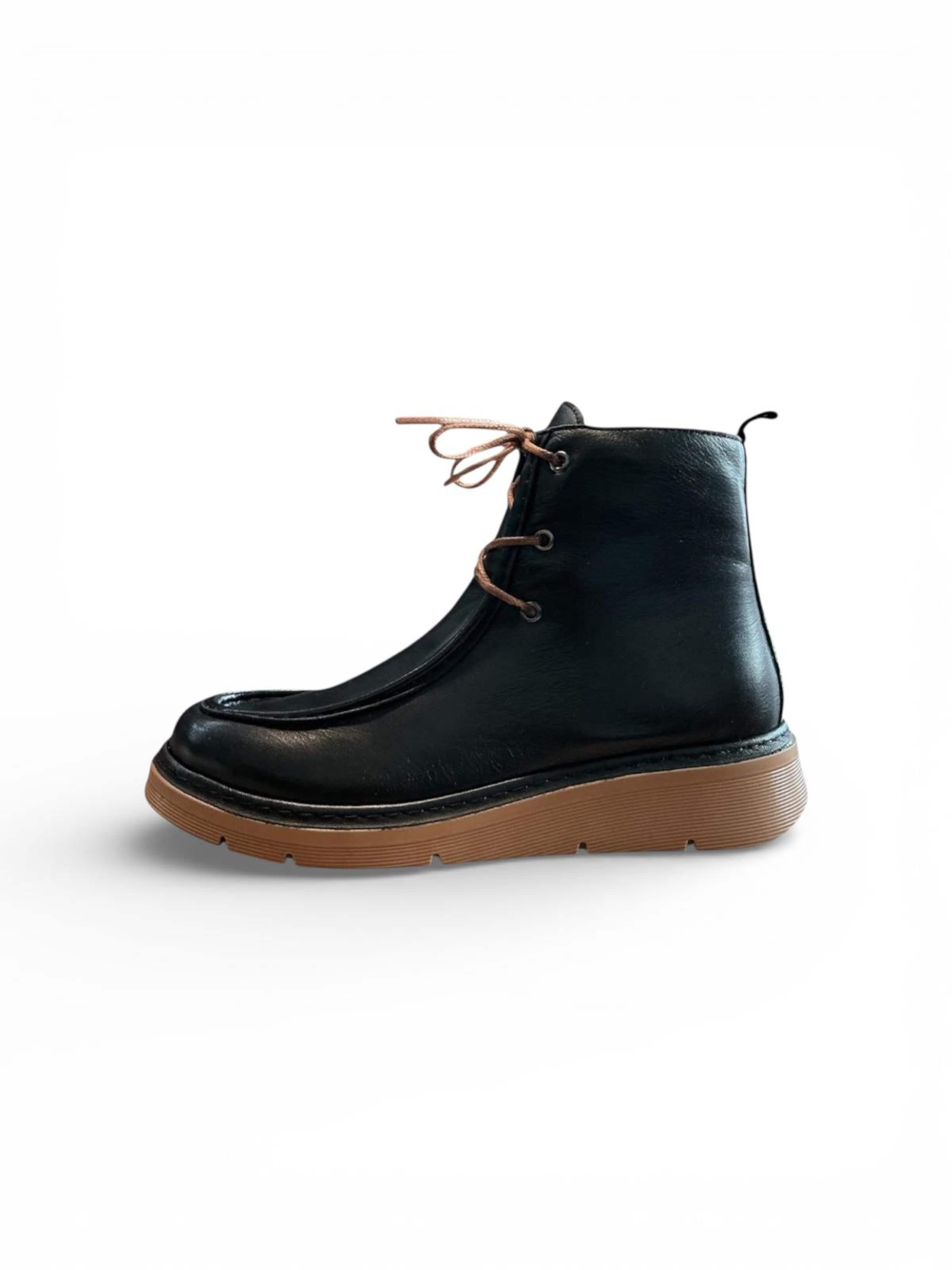 Begoria Boots 'SoftStep High Moc' in Black: front
