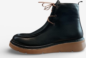Begoria Boots 'SoftStep High Moc' in Black: front