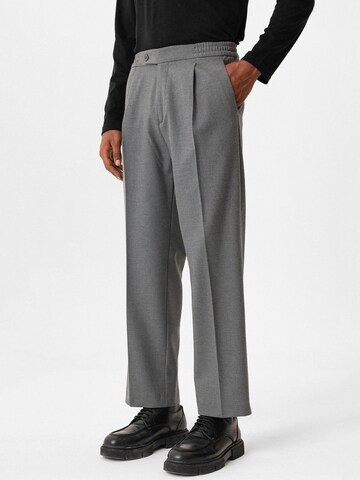 Loosefit Pantaloni con pieghe 'Stadtler' di Antioch in grigio