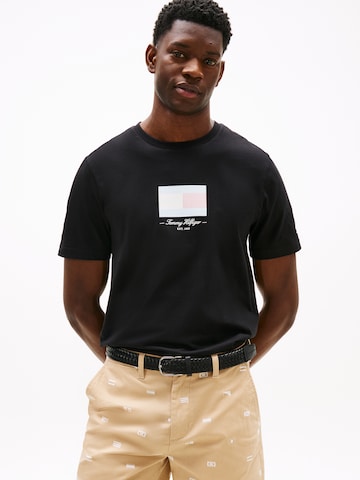 Tricou 'ITHACA' de la TOMMY HILFIGER pe negru: față