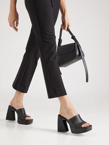 MAC - Flared Calças com vincos 'Aida Kick' em preto