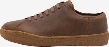 Baskets basses CAMPER en marron : devant