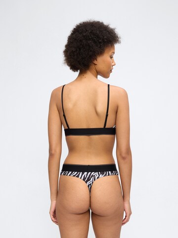 Calvin Klein Underwear String bugyik - fekete