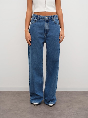 RÆRE by Lorena Rae Wide leg Jeans 'Anais' in Blue: front