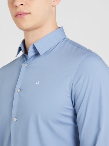 Calvin Klein Slim fit Srajca | modra barva
