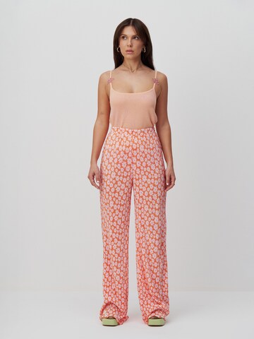 florence by mills exclusive for ABOUT YOU Gebreide top 'Sweet Hibiscus' in Oranje