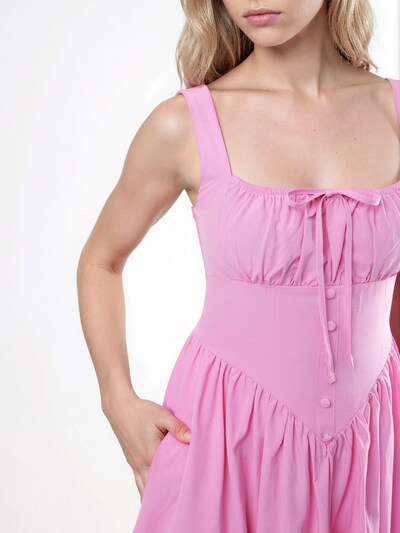 Busem Vestido em rosa, Vista do artigo