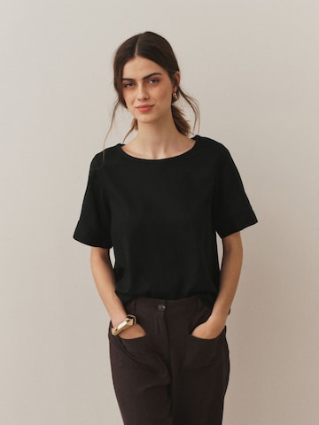 T-shirt Next en noir : devant