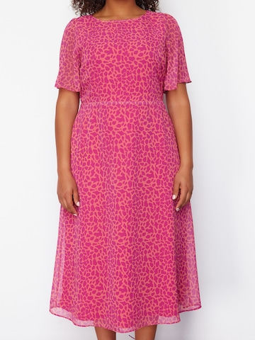 Robe Trendyol Curve en rose