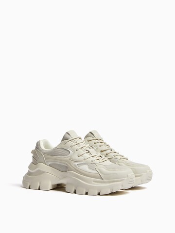 Bershka Sneaker in Beige