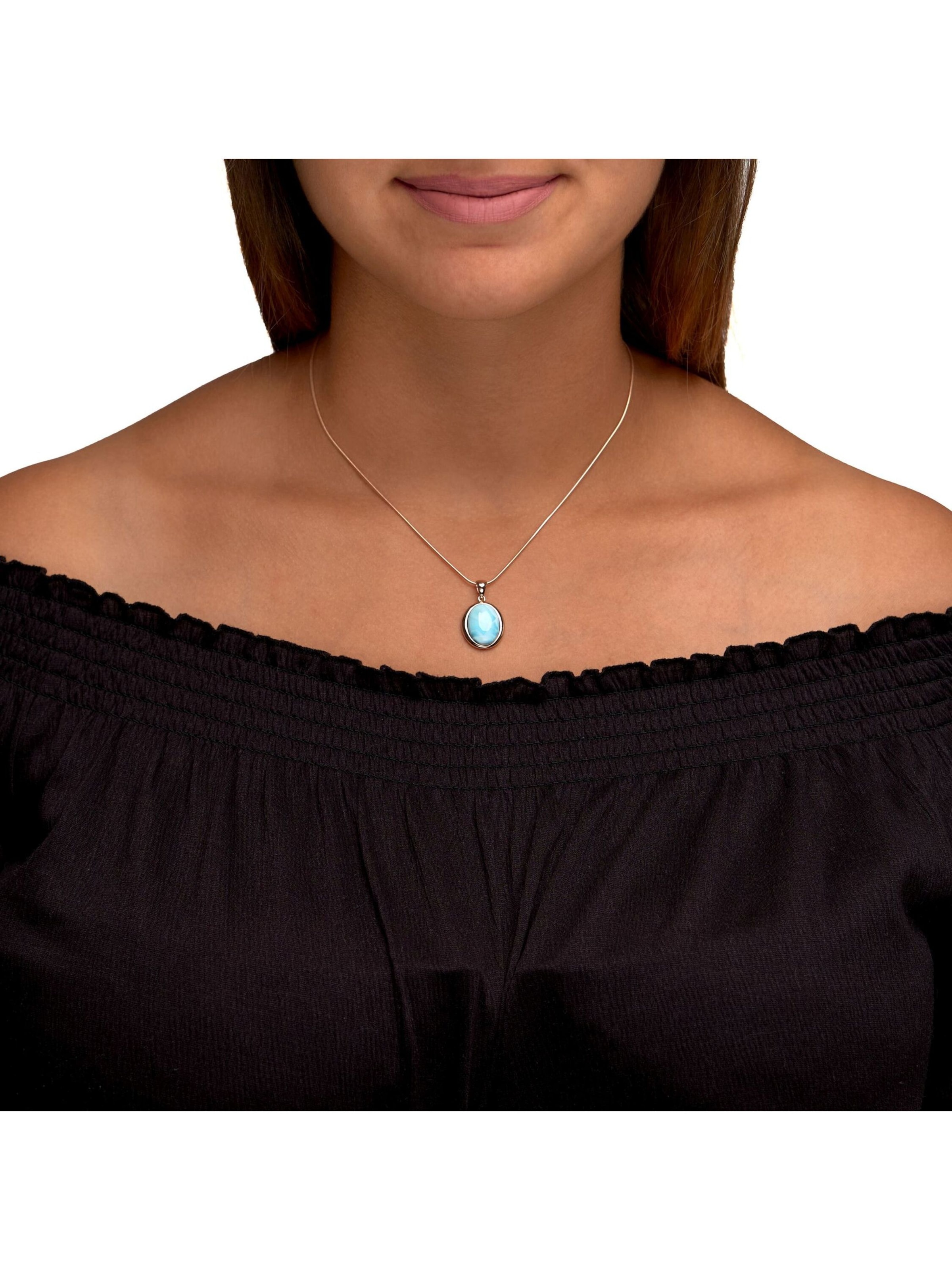 Zeeme Necklace in Gold: front