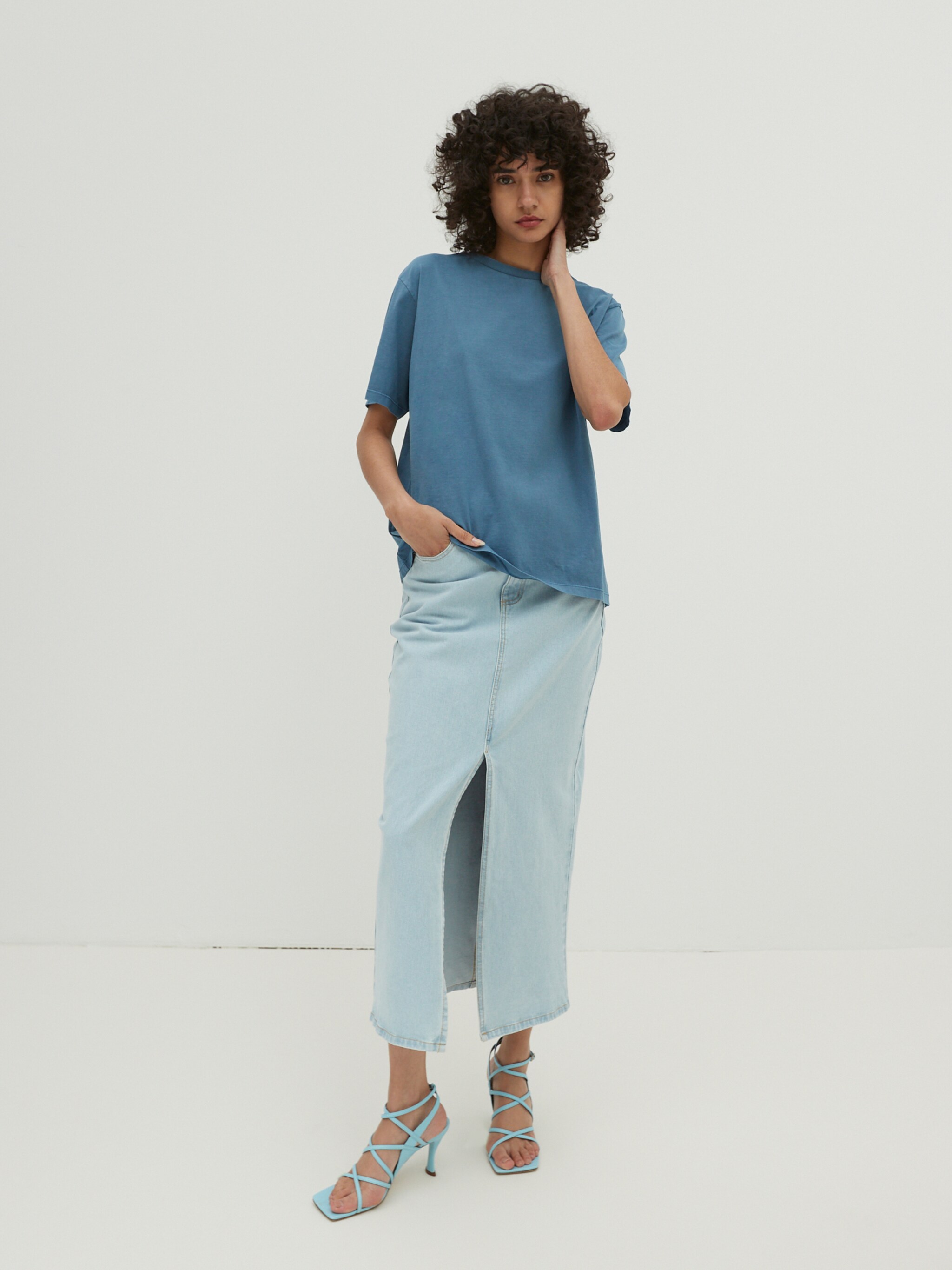 EDITED Produits T-shirt 'Charli' bleu