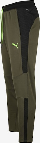 Regular Pantaloni sport de la PUMA pe verde