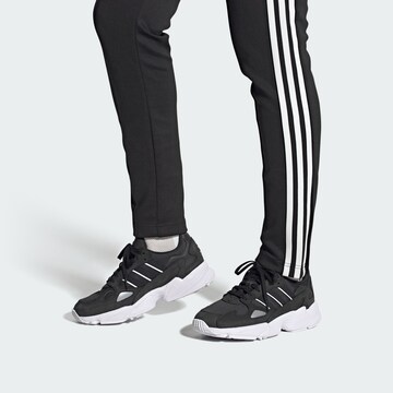 Baskets basses 'Falcon' ADIDAS ORIGINALS en noir