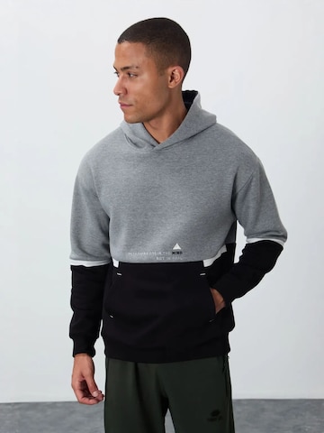 Felpa di Tommy Life in grigio