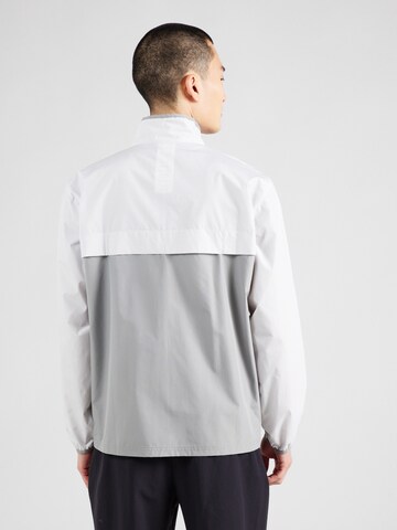 new balance - Chaqueta deportiva 'Essentials' en gris