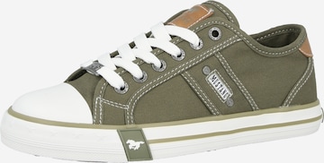 MUSTANG Низкие кроссовки в Зеленый: спереди