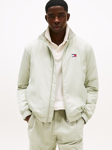 Tommy Jeans Φθινοπωρινό και ανοιξιάτικο μπουφάν 'ESSENTIAL' σε πράσινο: μπροστά