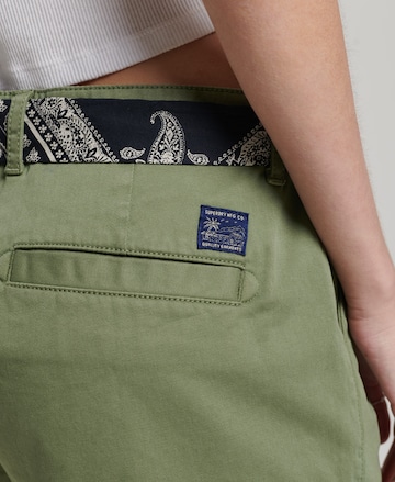 Superdry Štandardný strih Chino nohavice - Zelená