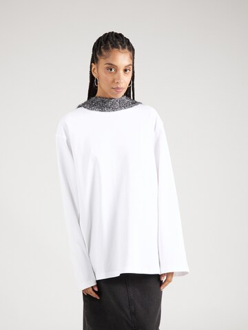 WEEKDAY Υπερμέγεθες μπλουζάκι σε λευκό: μπροστά