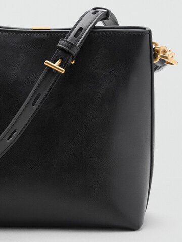 MANGO Schultertasche 'DANI' in Schwarz