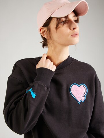 PUMA Sweatshirt 'Whole Lotta Love' i svart