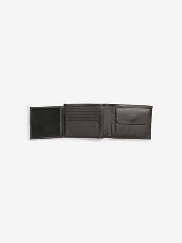 Calvin Klein Wallet in Brown