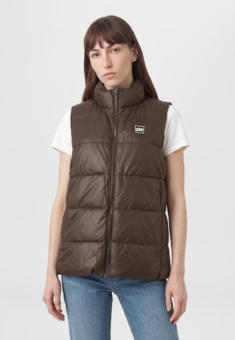 Gap Tall Vest in Brown: front