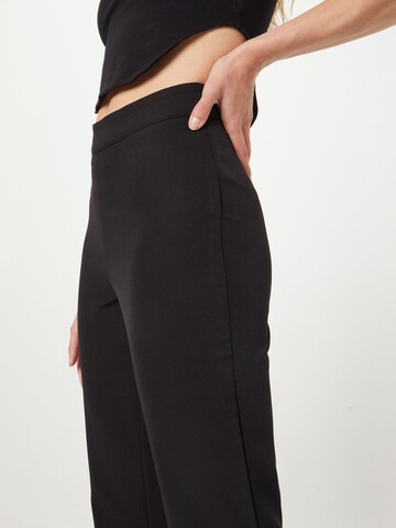 Flared Pantaloni di Cotton On in nero