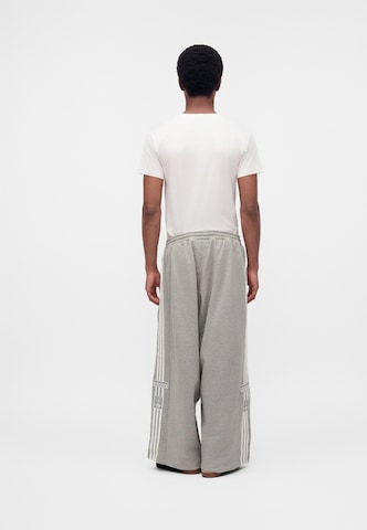 Wide Leg Pantalon 'ADIBREAK' ADIDAS ORIGINALS en gris