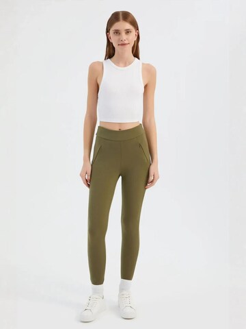 Hiccup Skinny Leggings in Grün
