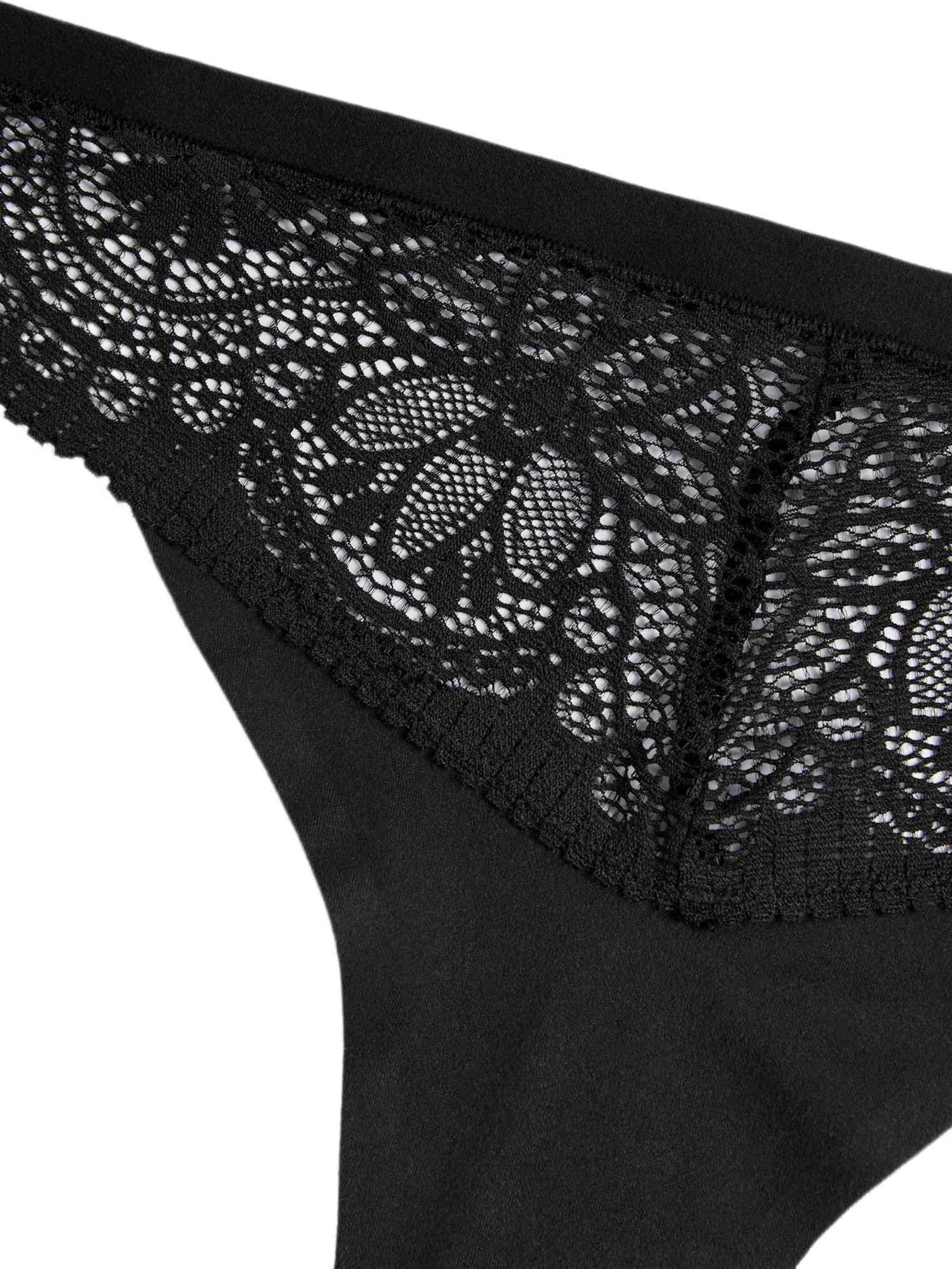 String Marks & Spencer en noir : devant