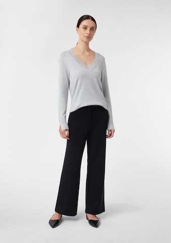 COMMA - Jersey en gris: frente