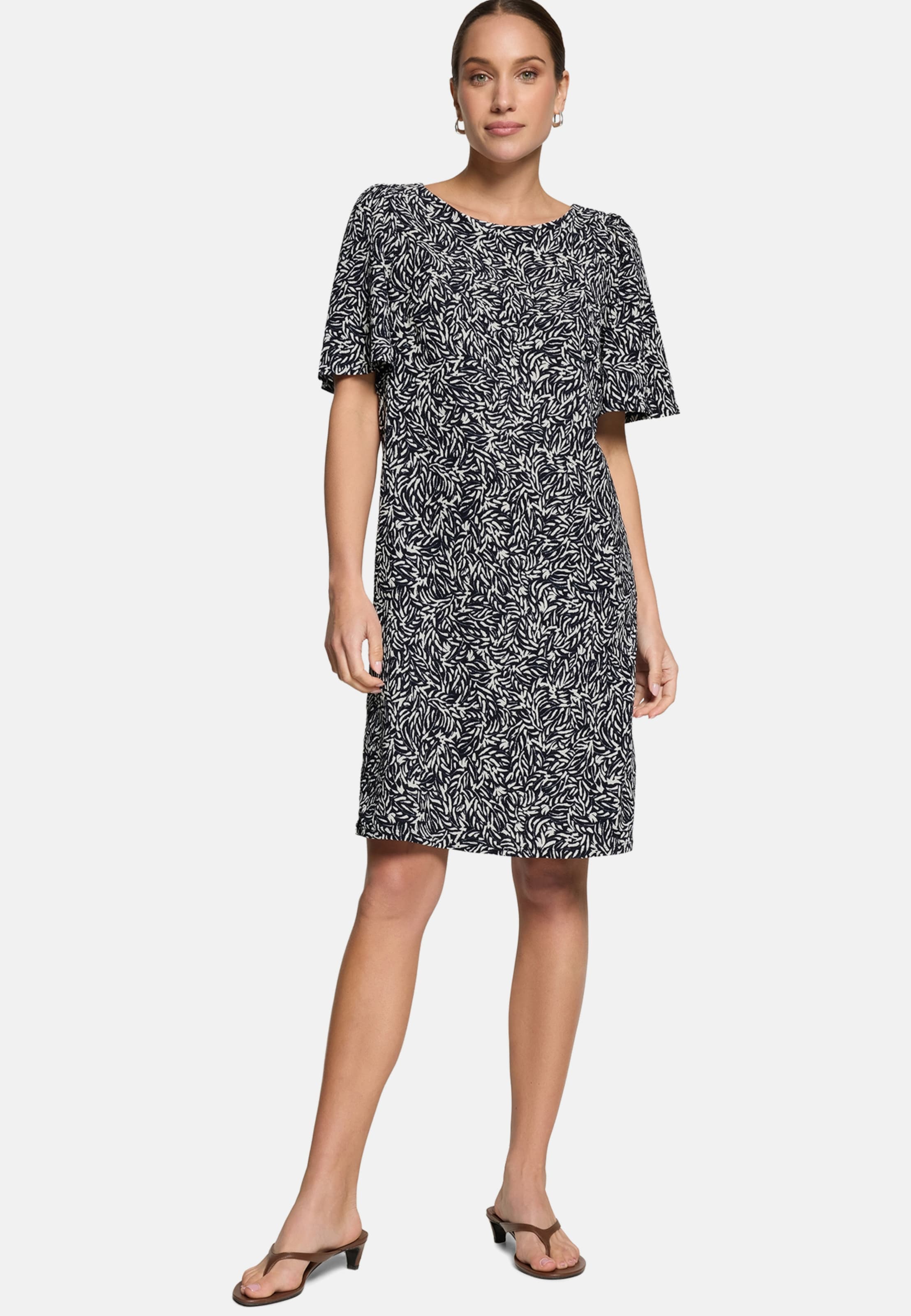 Abito da cocktail di zero in blu: frontale